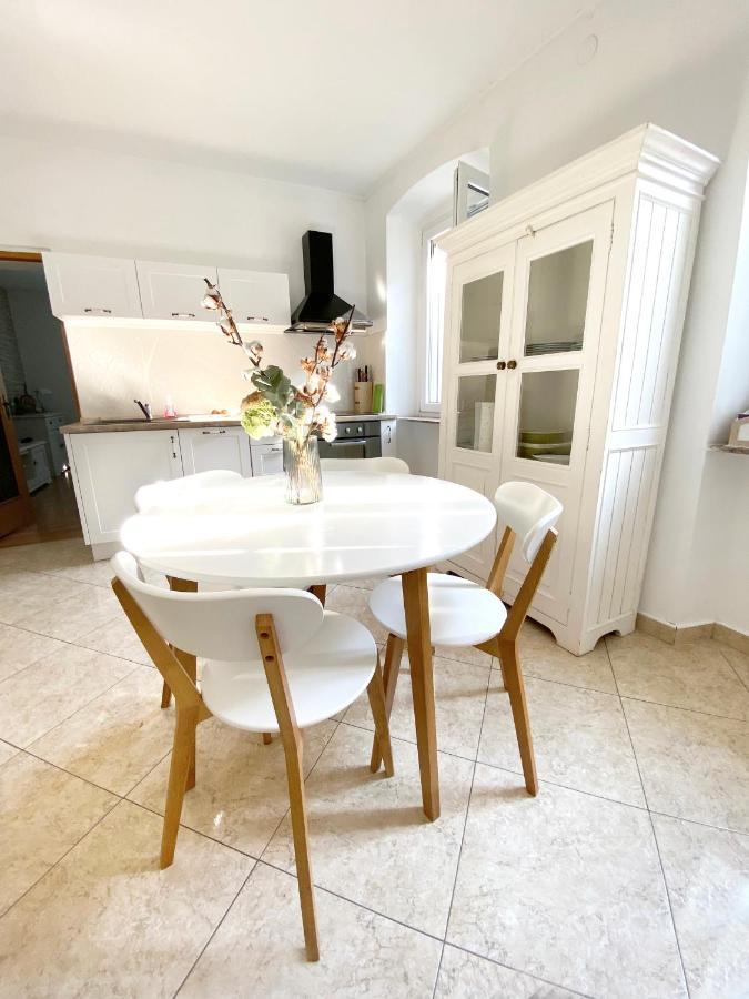 Apartment Evelina พูลา ภายนอก รูปภาพ