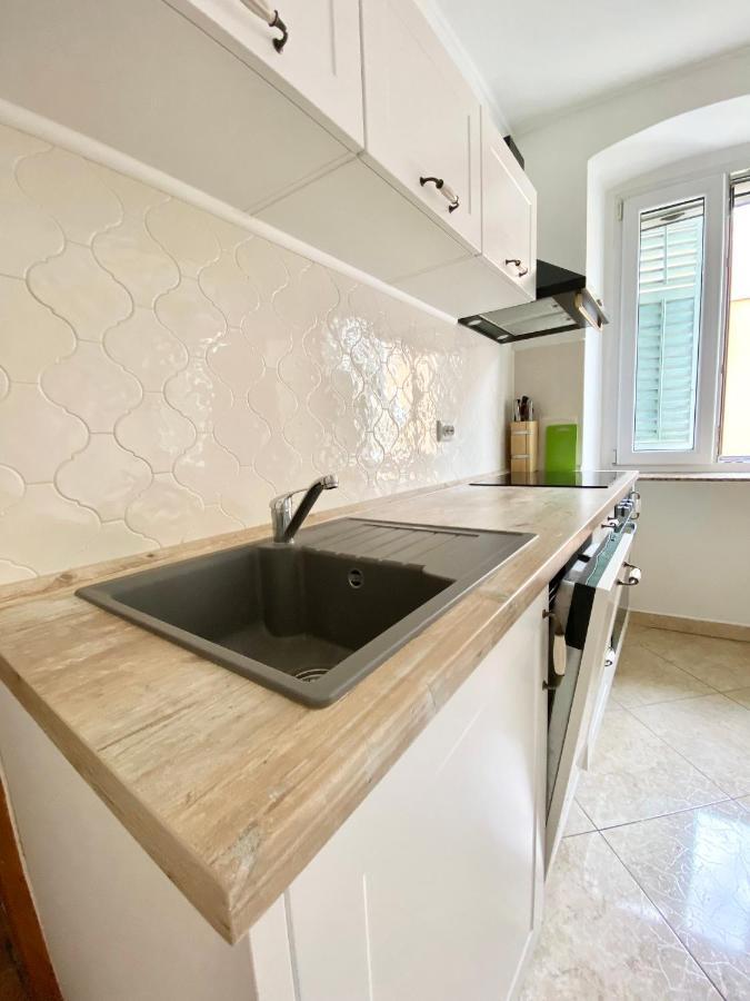 Apartment Evelina พูลา ภายนอก รูปภาพ